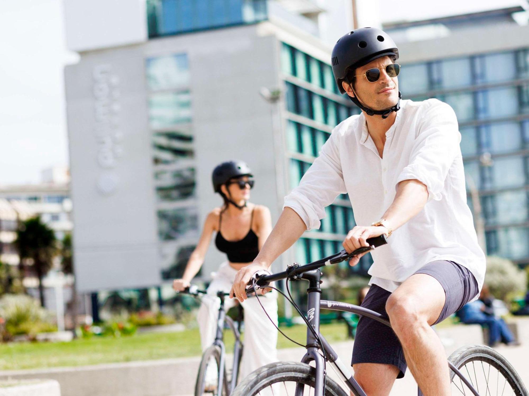 Pullman Vina Del Mar San Martin Hotel Exterior photo Bicycle riders in the city