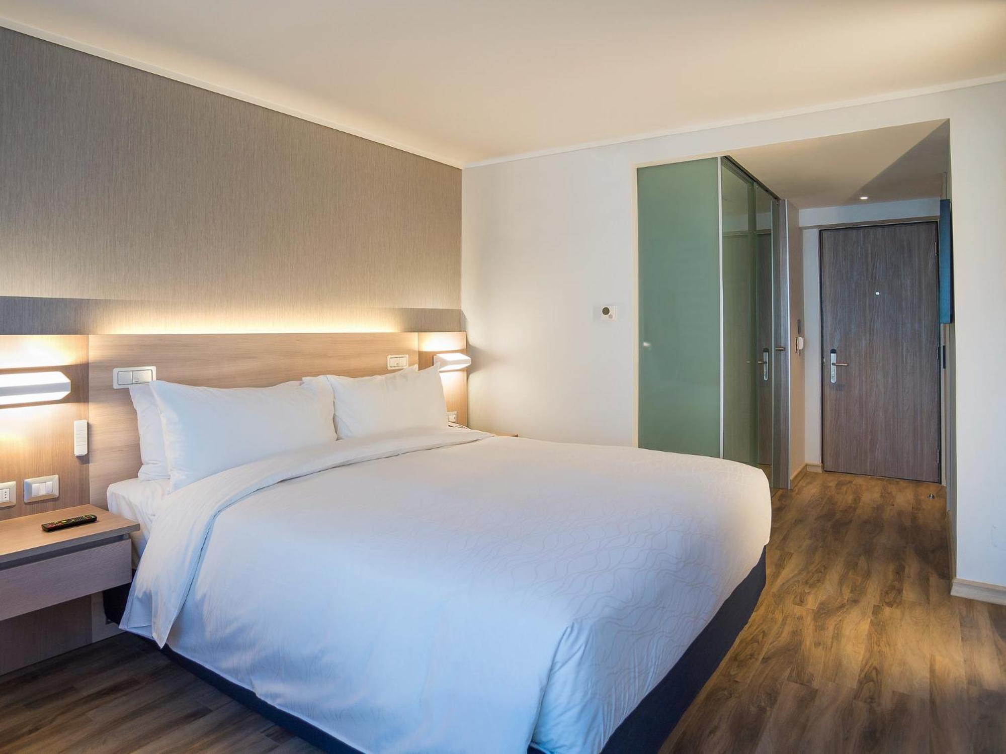 Pullman Vina Del Mar San Martin Hotel Exterior photo A room at the hotel