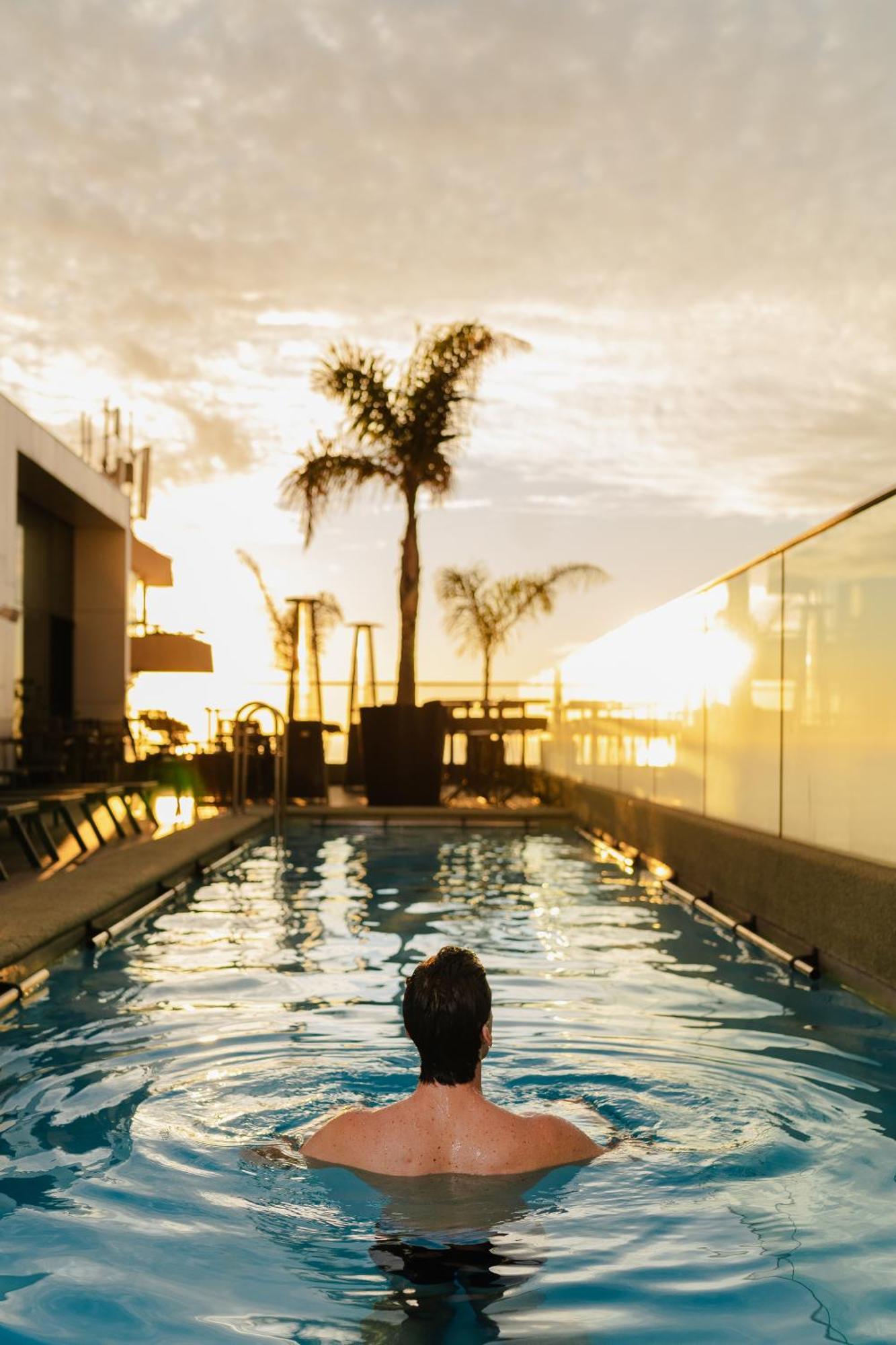 Pullman Vina Del Mar San Martin Hotel Exterior photo The pool at the hotel